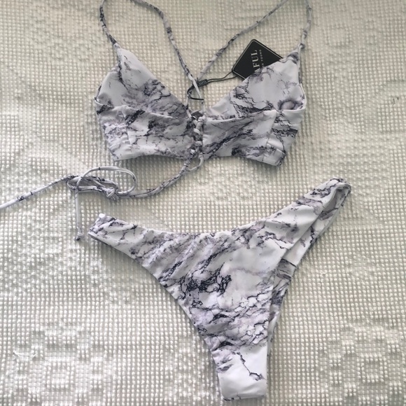 Bikini - Picture 2 of 2